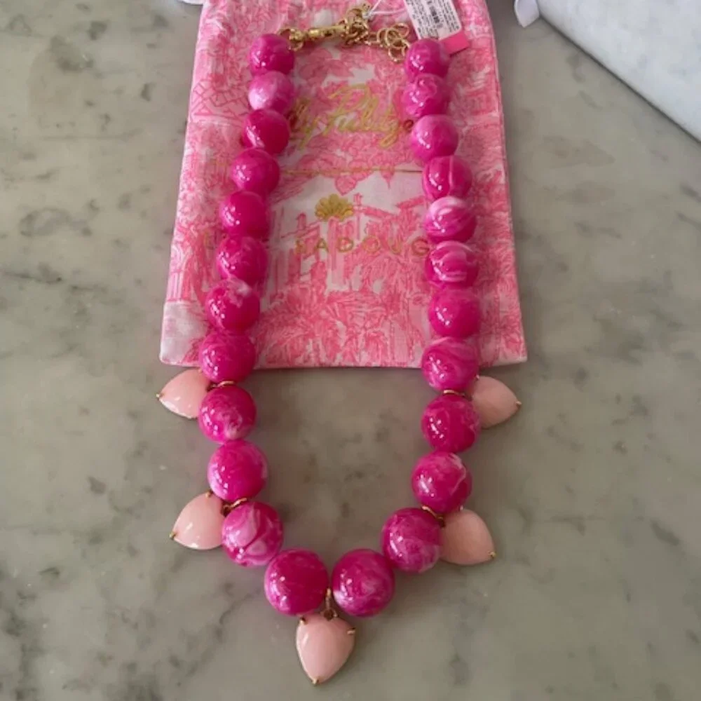 LILLY PULITZER x Lele Heart Country Club Necklace Passionfruit Pink - Picture 5 of 14